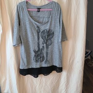 Three-quarter sleeve graphic tee